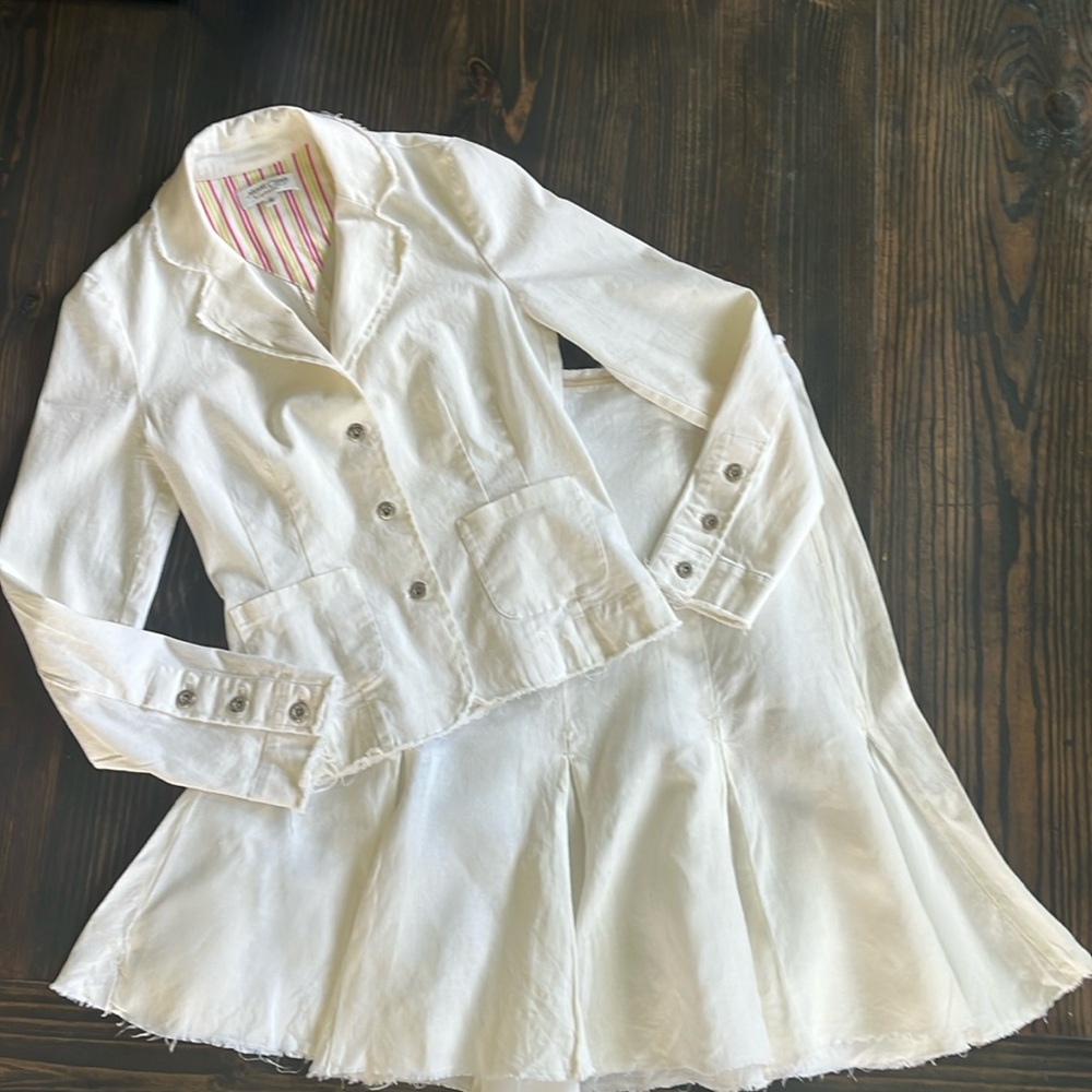 Margaret O'Leary white cotton jacket/blazer and skirt w/ frayed‎ edges